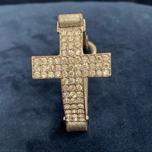 New gorgeous cross bracelet with silver snap band